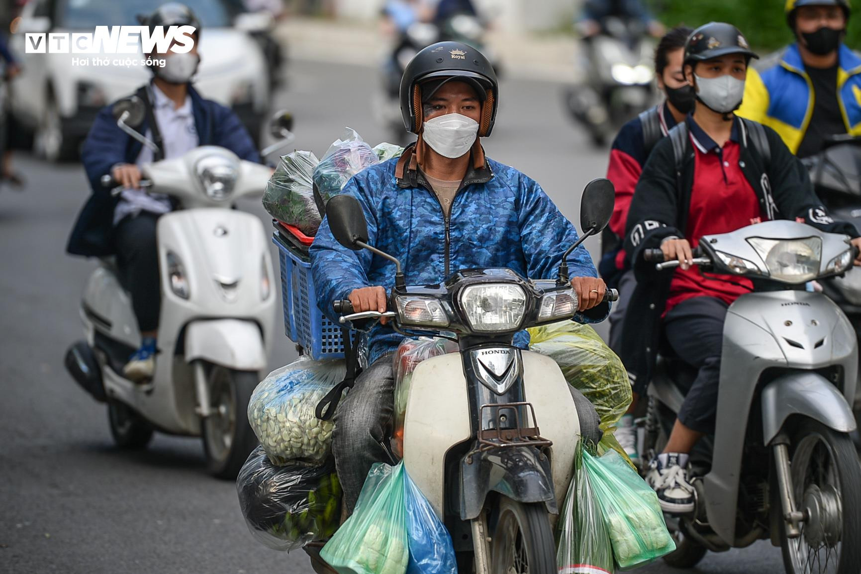 Phân Tích Gió Lạnh Đầu Mùa: Ảnh Hưởng, Cách Đối Phó & Chăm Sóc Sức Khỏe 1 Gió Lạnh Đầu Mùa 2024: Nhận Diện Dấu Hiệu và Cách Ứng Phó